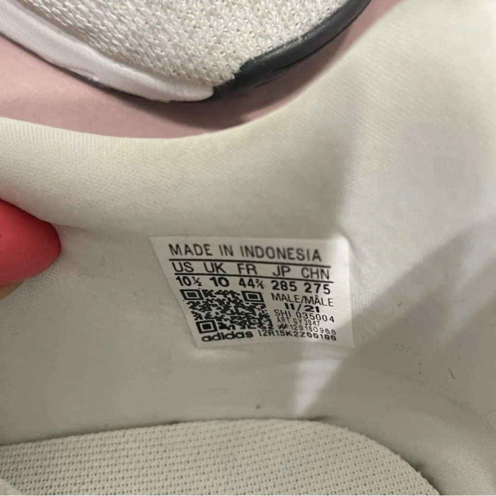Adidas brand new running shoes - Picture 2 of 4